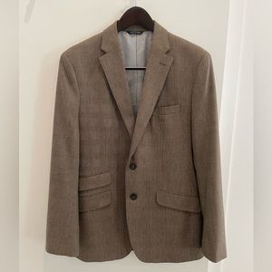 Men’s Banana Republic sport coat in a chocolate brown plaid houndstooth.